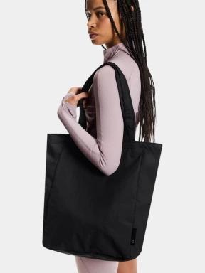 ON Tote Pack 25L válltáska fekete színben 3