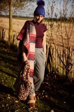 Barts Kenzie Beanie női bojtos sapka kék színben 3