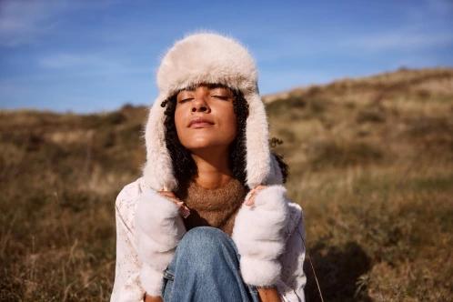 Barts Hawka Bomber női usanka homok színben 7