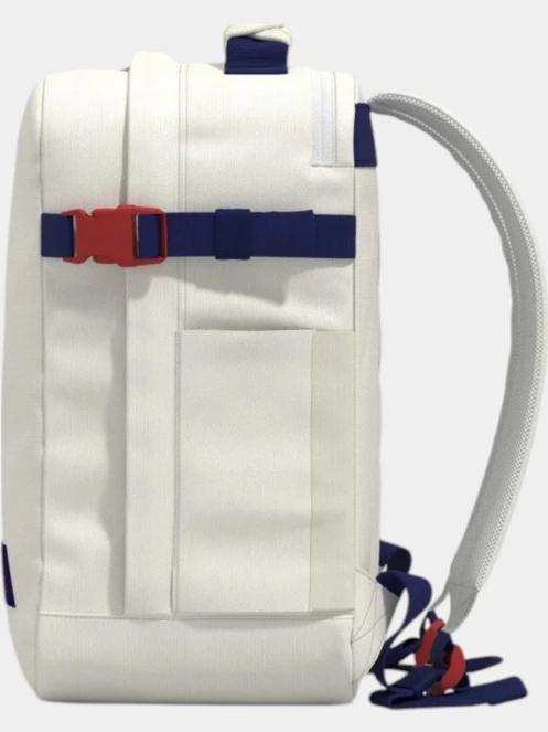 Cabin Zero Classic Tech 28L hátizsák fehér színben 4