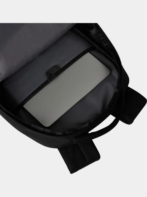 The North Face Vault hátizsák fekete színben 5