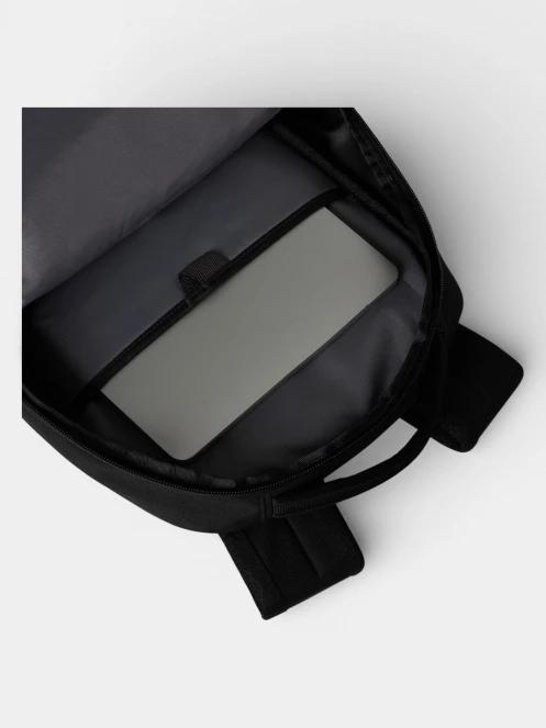 The North Face Vault hátizsák fekete színben 6