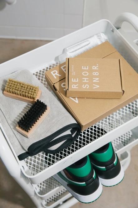 ON Shoe care set Signature Shoe Laundry Cleaning Kit tisztítószer barna színben 12