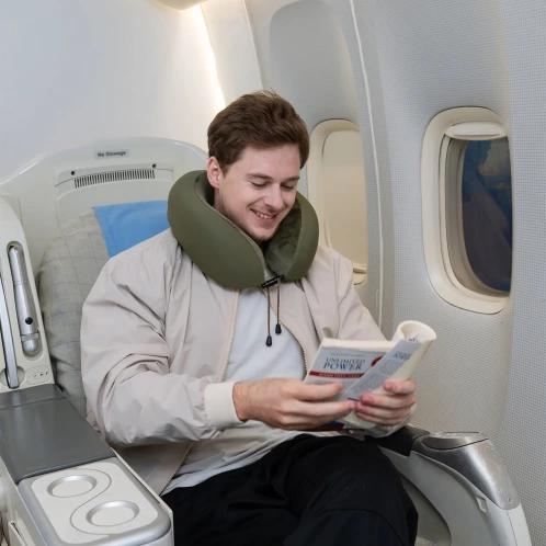 Cabin Zero Travel Pillow nyakpárna oliva színben 9