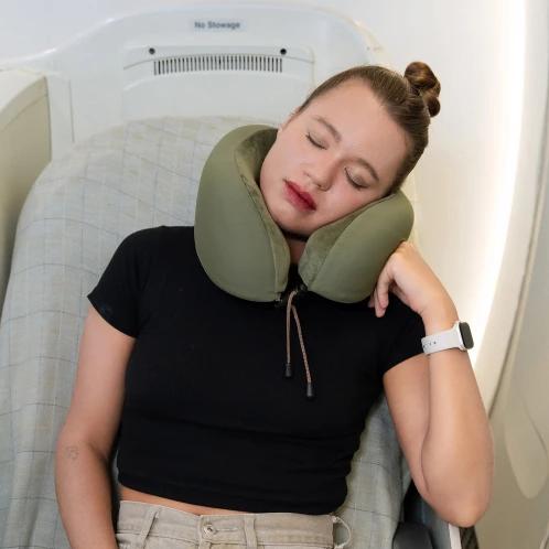 Cabin Zero Travel Pillow nyakpárna oliva színben 10